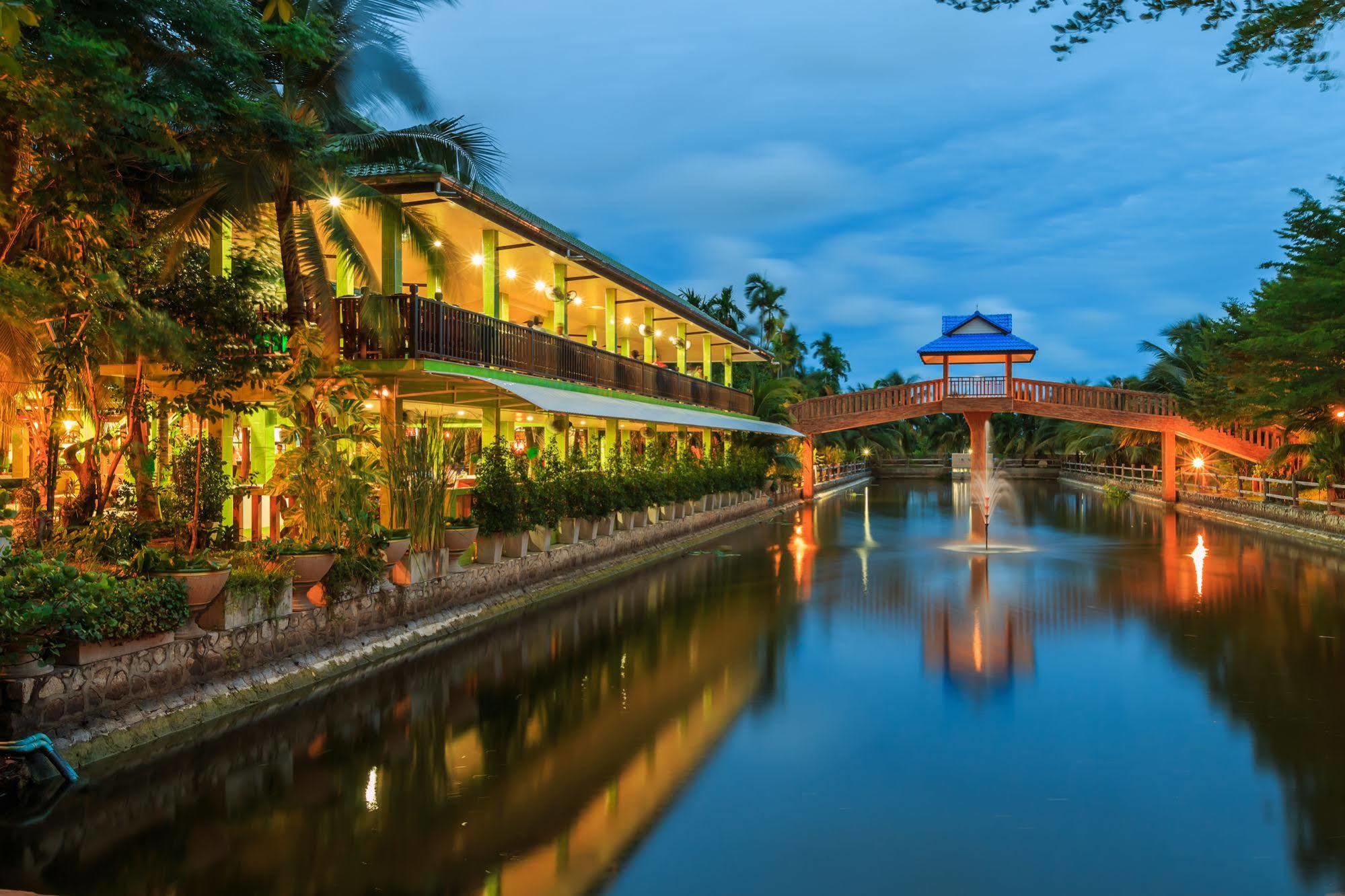 Coconut Resort Rayong Esterno foto